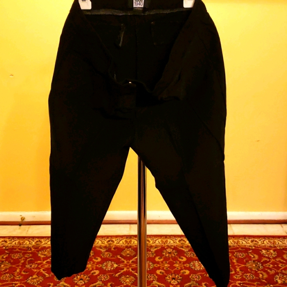 Black capri